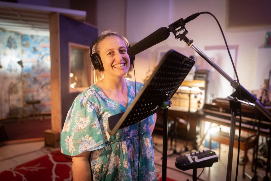 Aimee-Lee, voice actor