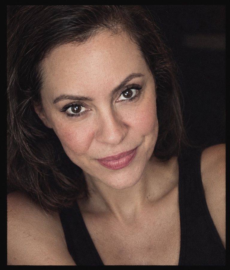 Suzana, voice actor