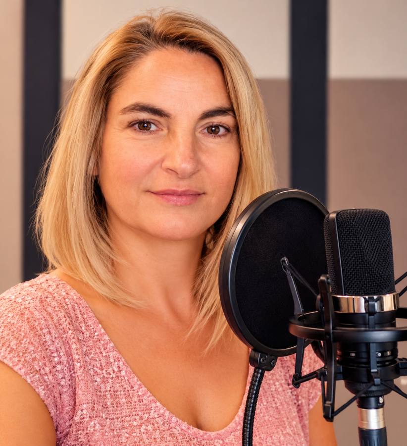 Antoniya, voice actor